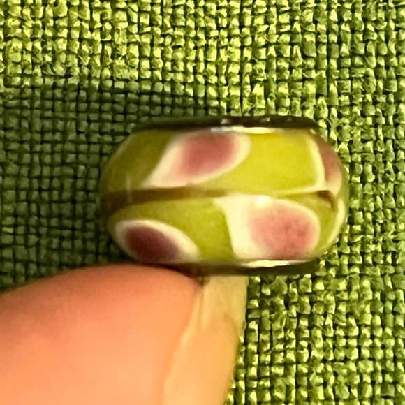 Pandora Murano glass charm, green background with pink and white swirl pattern - Picture 3 of 6